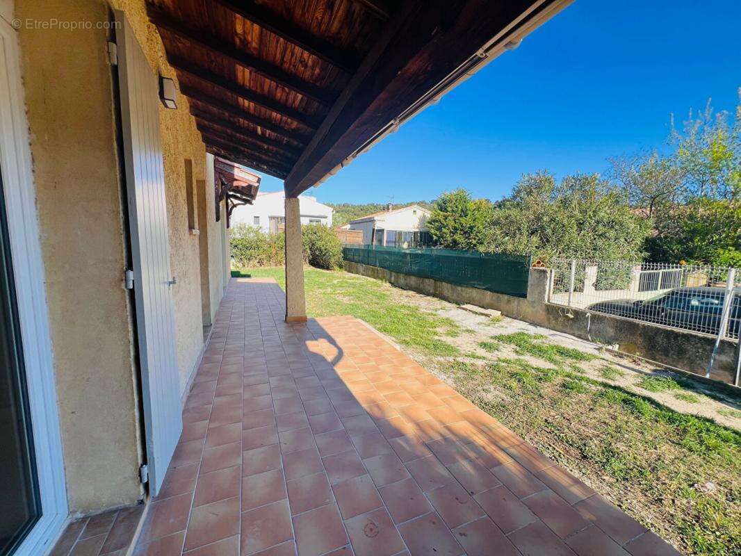 Maison à SAINT-MITRE-LES-REMPARTS