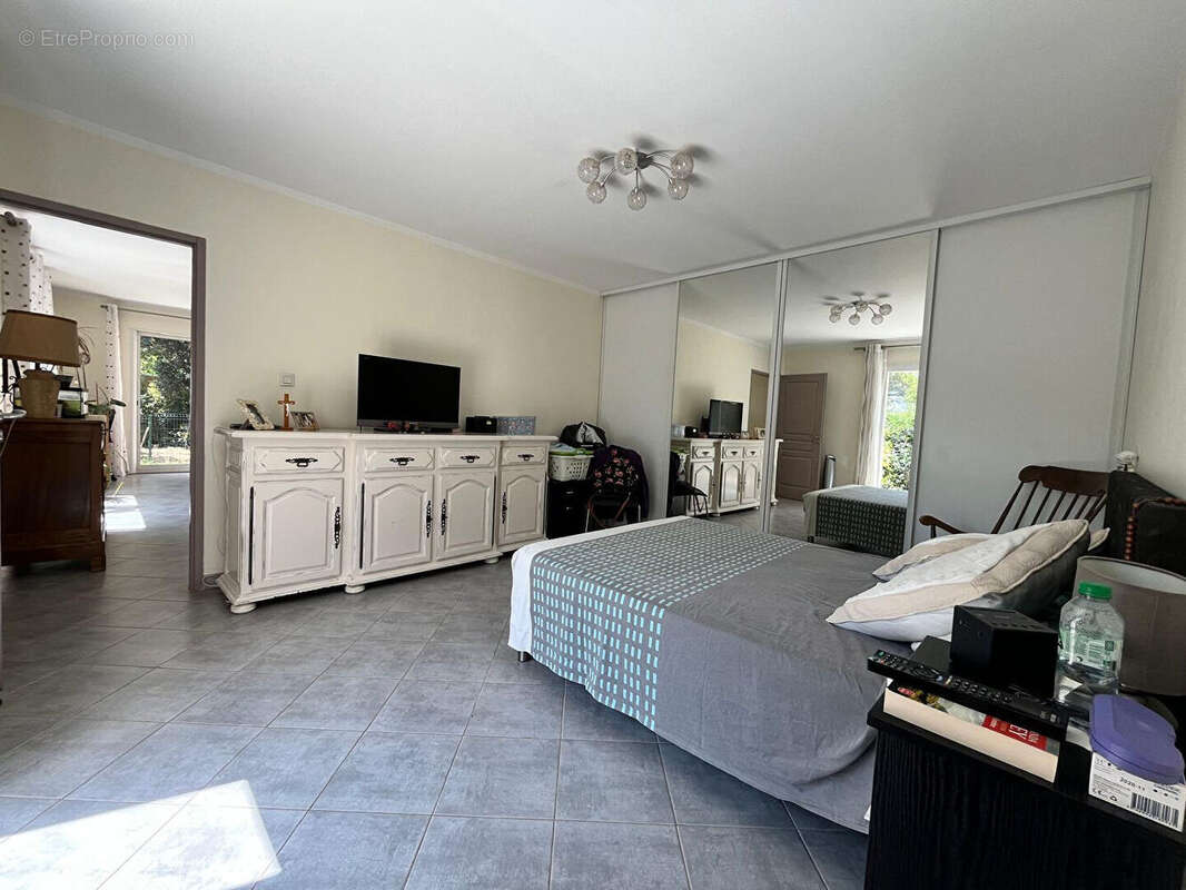 Maison à SUZE-LA-ROUSSE