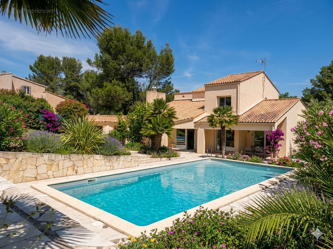 Maison à SAINT-CLEMENT-DE-RIVIERE