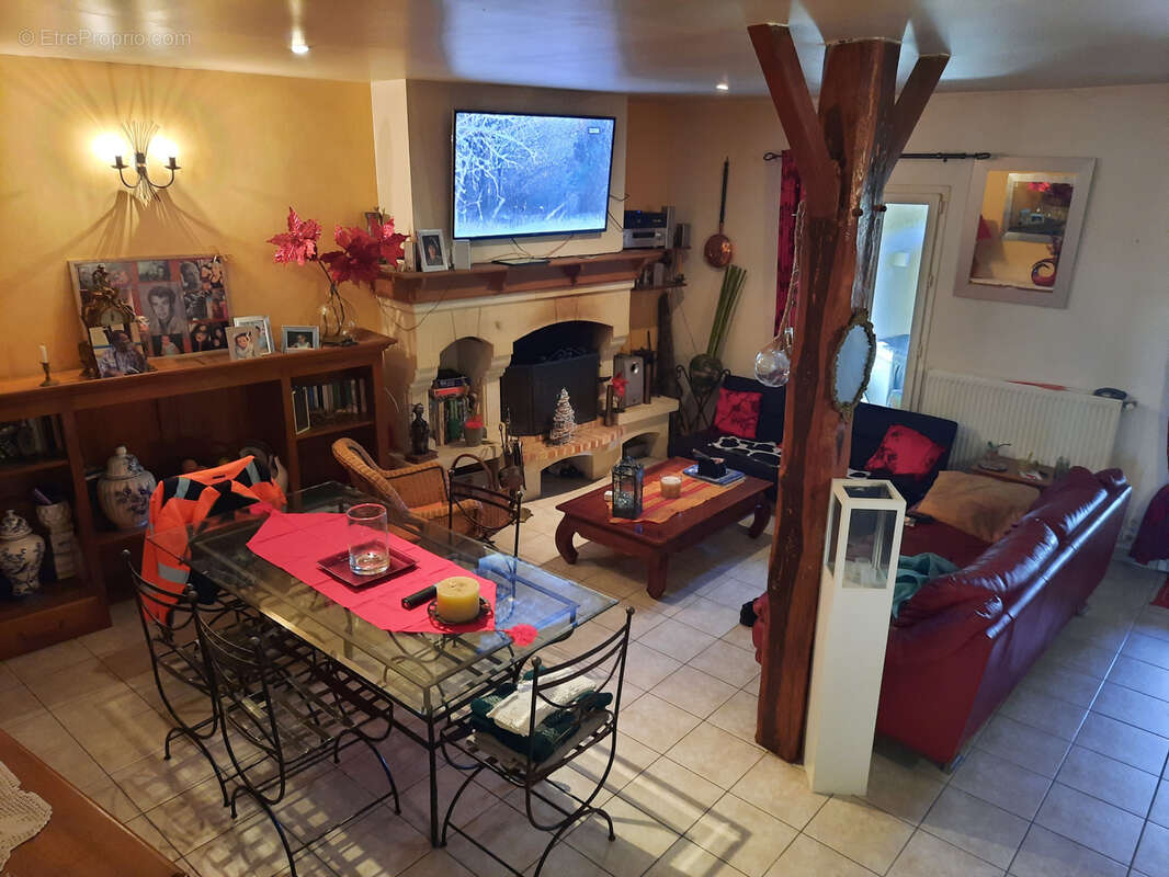 Maison à LA ROCHE-CHALAIS