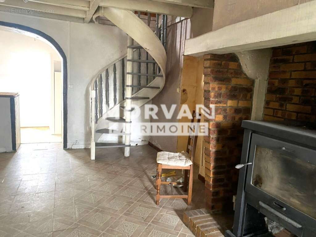 Maison à BILLY-CHEVANNES