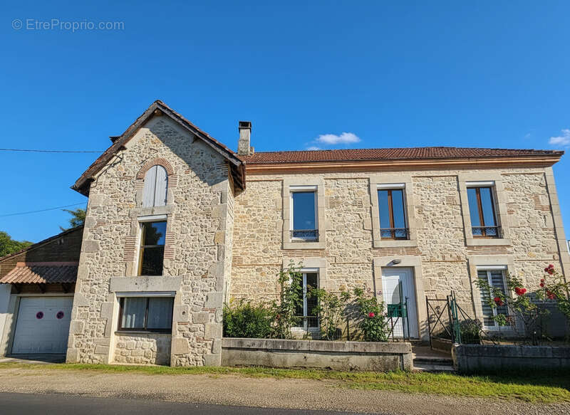 Maison à FEUGAROLLES