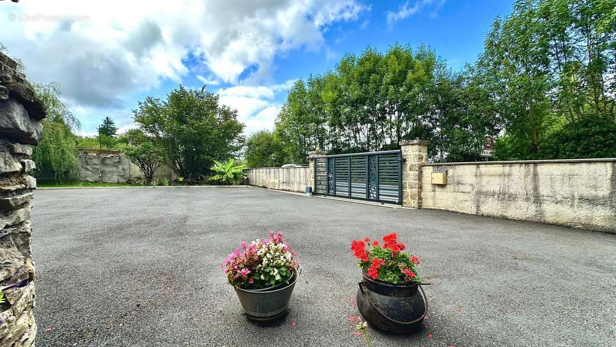 Maison à LUC-LA-PRIMAUBE