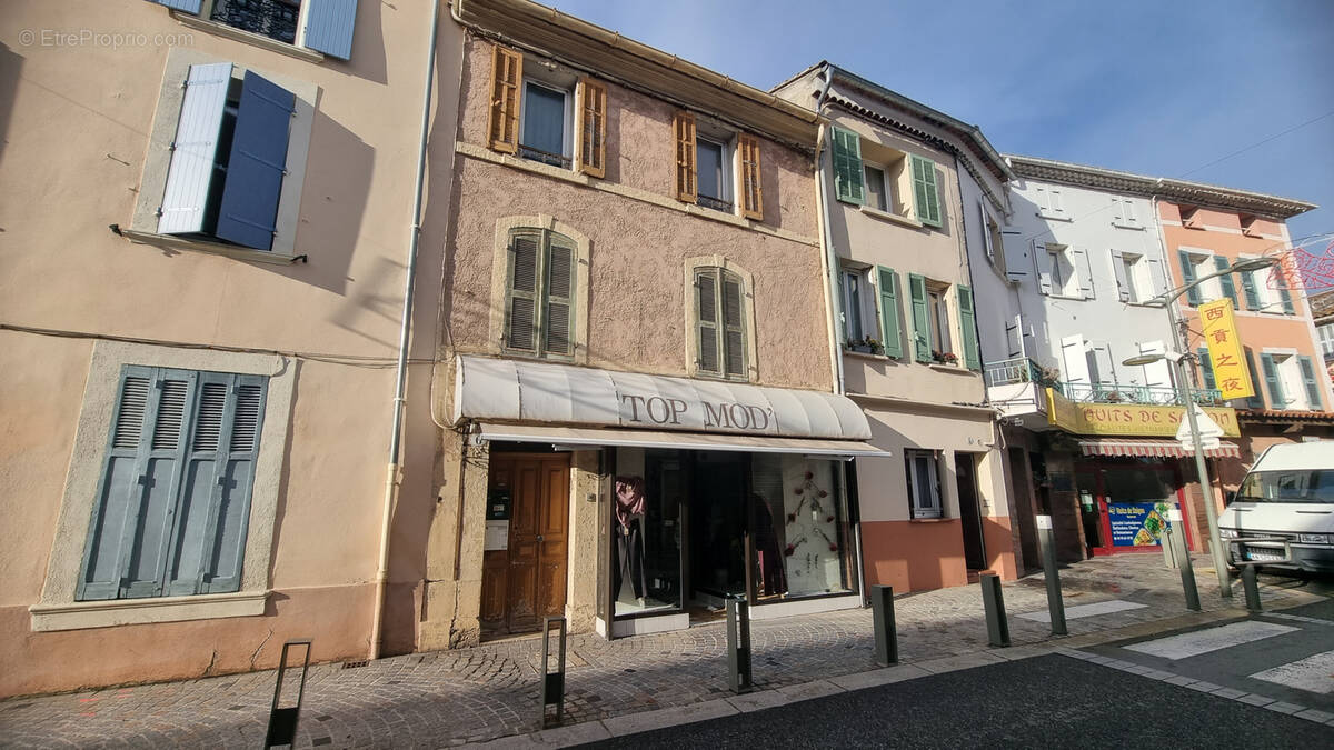 Appartement à LA CRAU