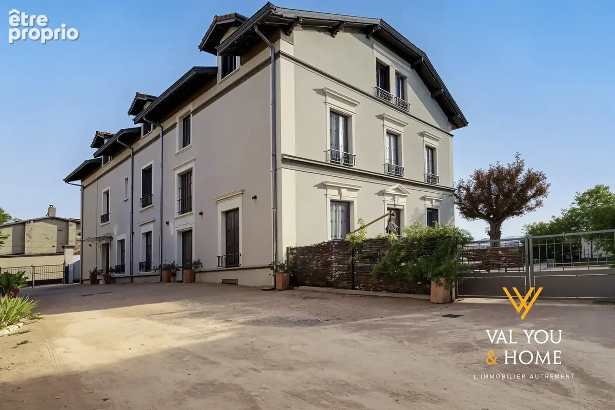 La Mulatière secteur COTEAU - FONTANIERES : charme, prestige et cadre unique avec piscine pour ce studio réhab - photo 1