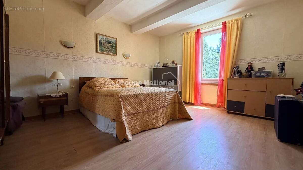 Courthezon - ensemble immobilier de 385 m² en campagne - photo 17