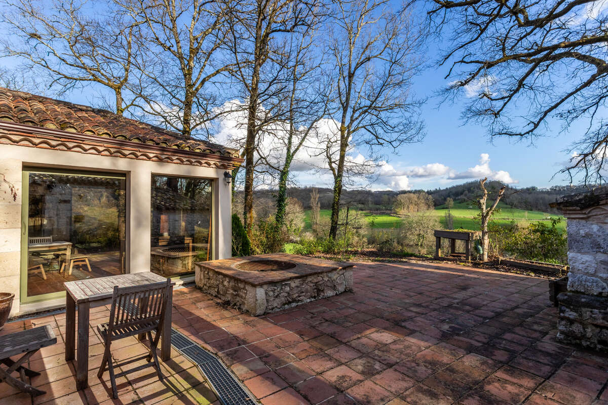 Maison de campagne avec annexe, piscine, dépendances et terrain - photo 33