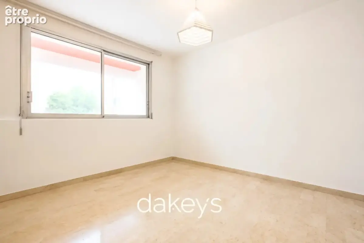 T4 lumineux - Saint Victor 80m2 + cour commune - photo 5