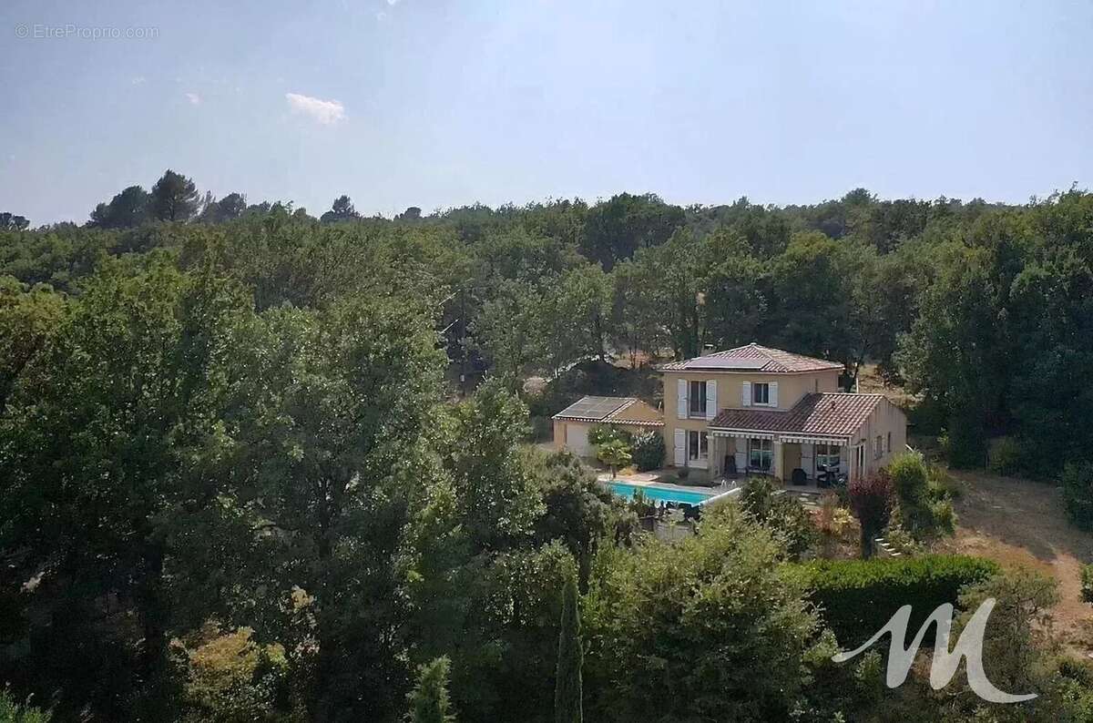 Belle maison  à Montmeyan, avec piscine, garage et 4 chambres! - photo 12