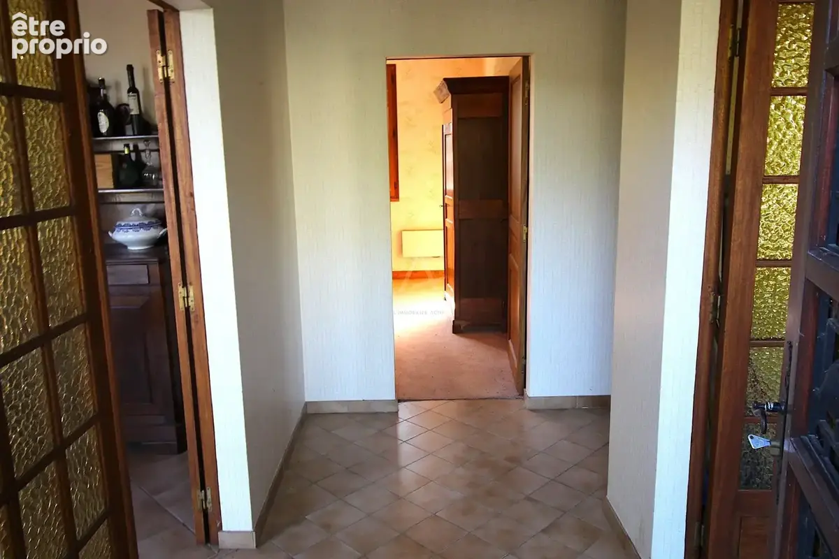 Plain-pied - maison cossue dans bel environnement tres calme - photo 3