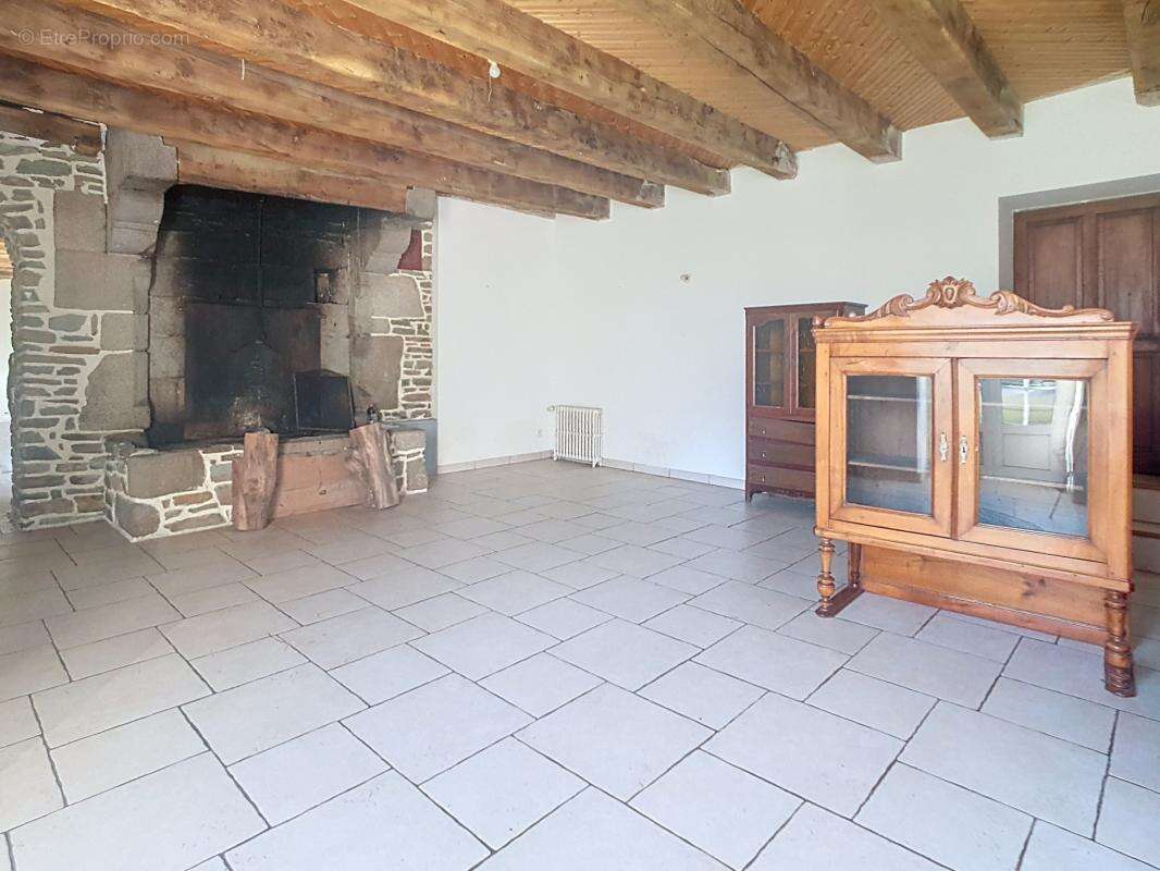 Maison à COMBOURG