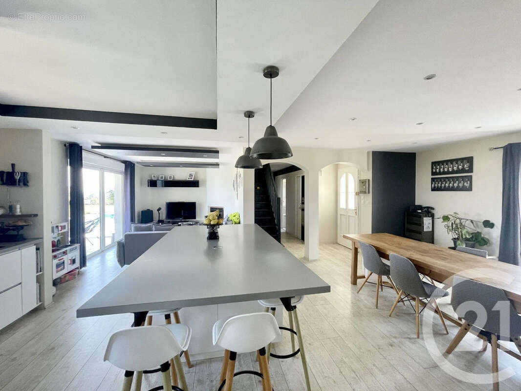 Maison 154 m² à L'isle-Jourdain  - photo 7