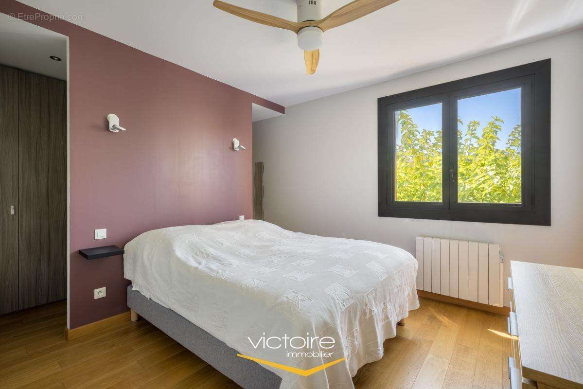 GENAS - Maison T5 avec jardin paysagé de 804 m2 avec piscine - photo 11