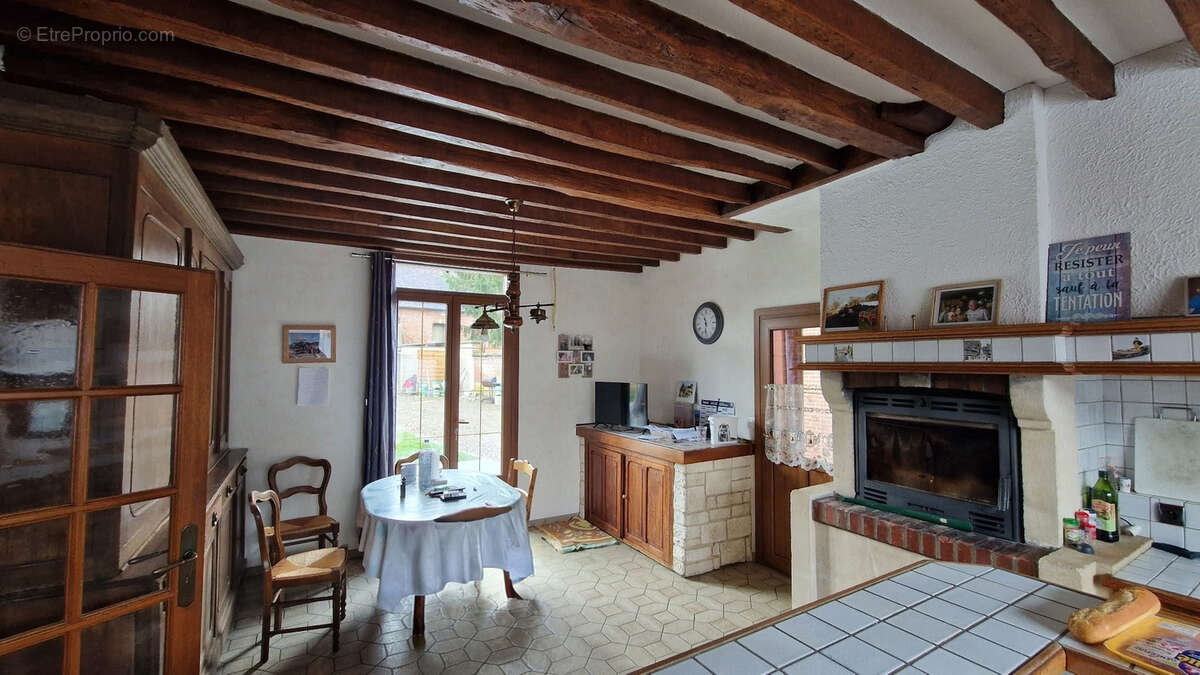 Maison à MAIGNELAY-MONTIGNY