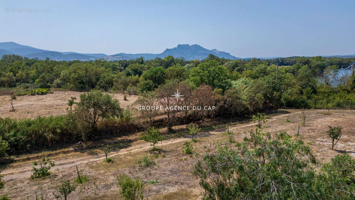 PUGET-SUR-ARGENS  Appartement 3 pièces de 88 m² avec terrasse de 21m²,  garage et piscine - photo 16