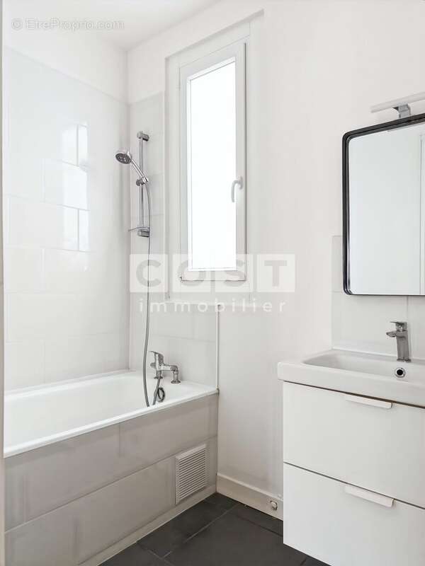 Appartement à COURBEVOIE