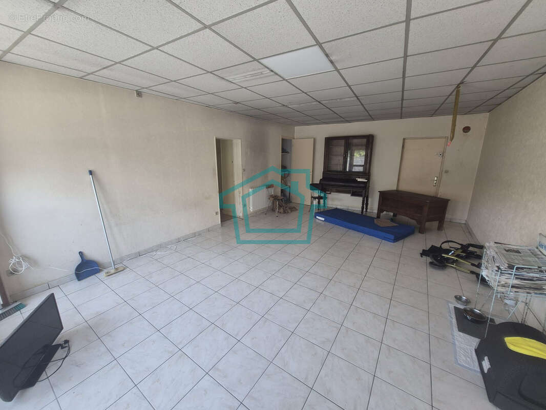 Appartement à LA QUEUE-LES-YVELINES