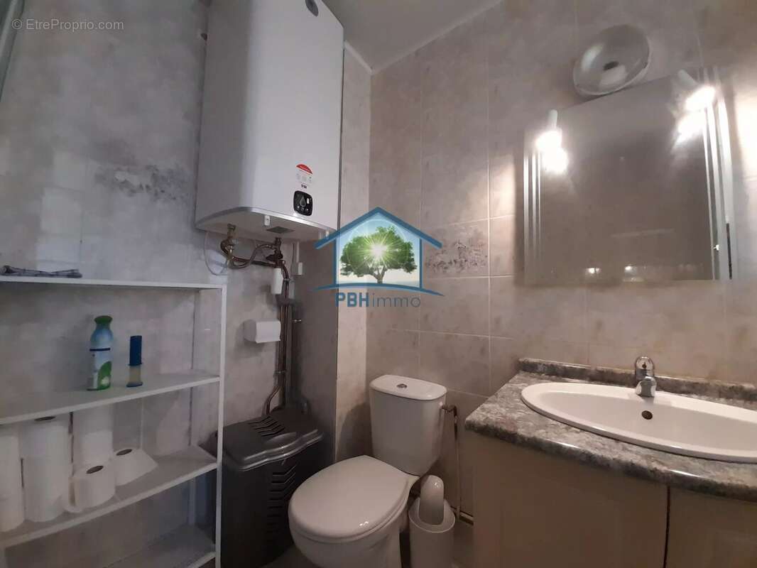 F2 meublé et équipé avec box – centre-ville - photo 5