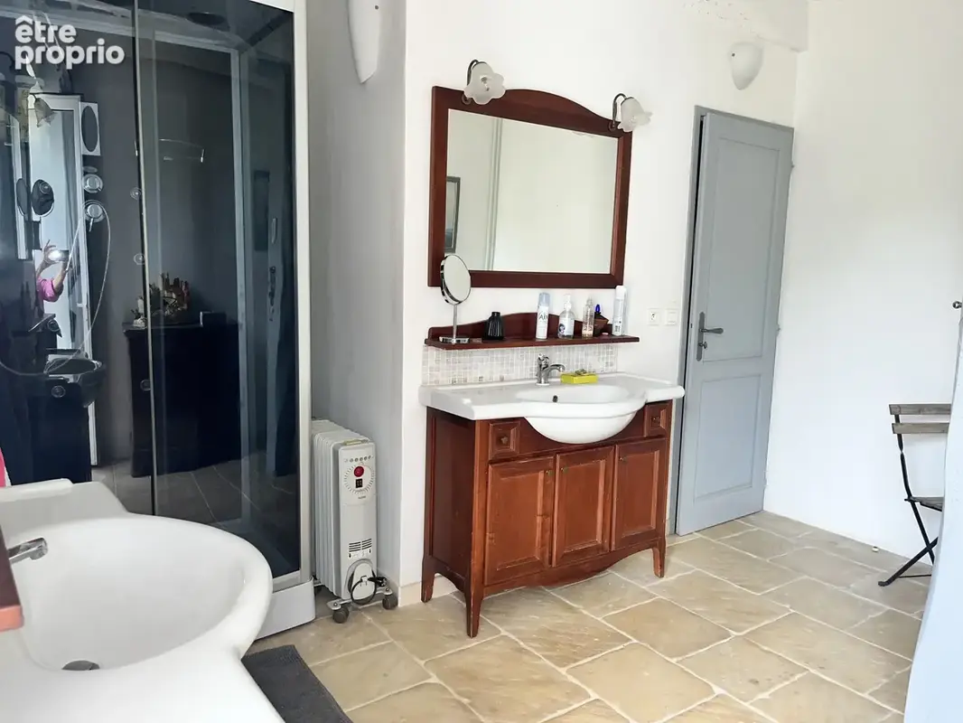 Belle propriété de 375 m2   5 chambres   Piscine   Dépendances   Prestations de qualité - photo 14