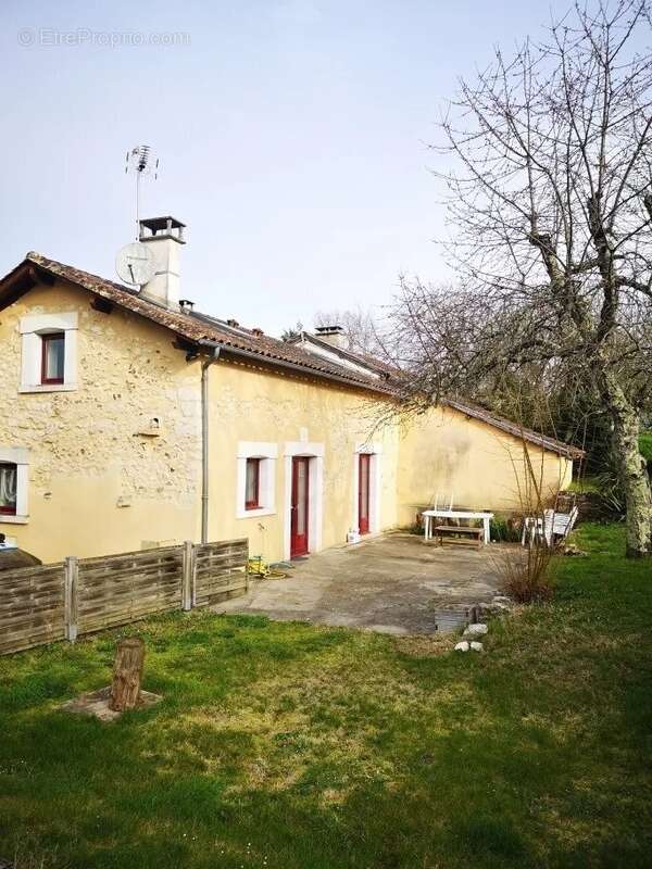Maison à MENSIGNAC