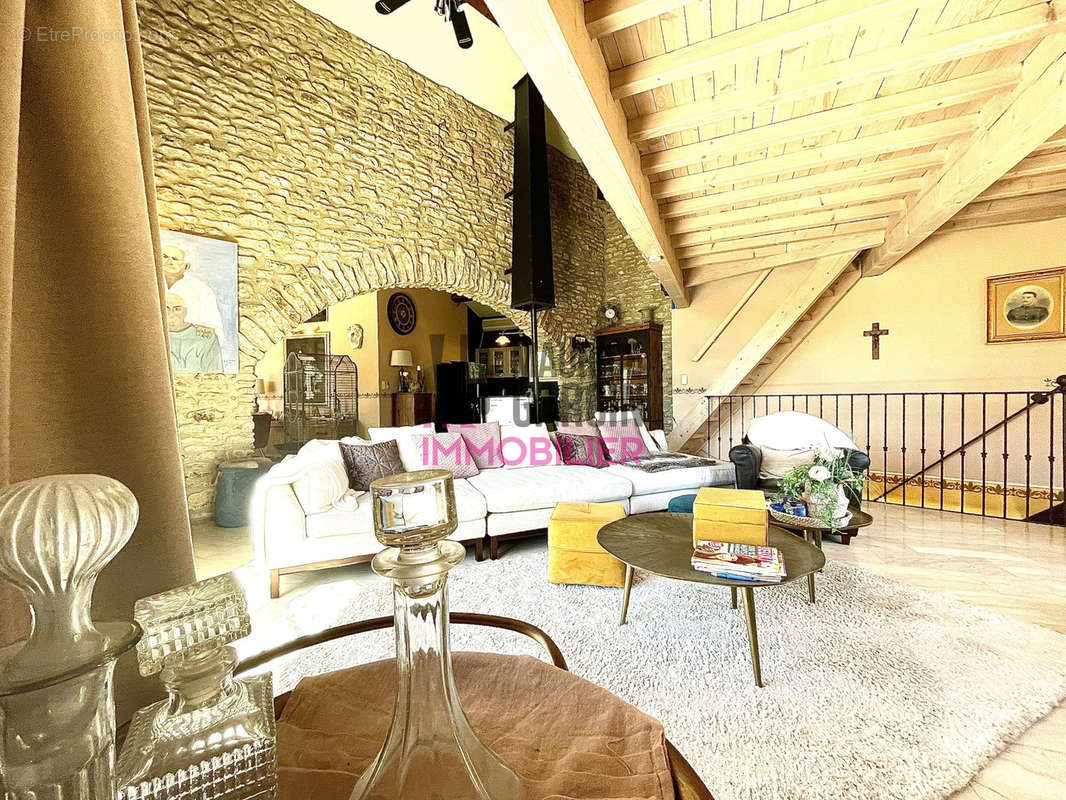 Maison à CHATEAUNEUF-DE-GADAGNE