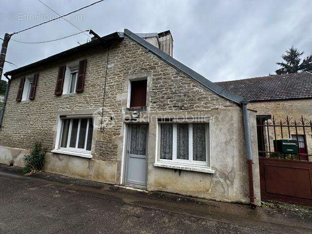 Maison à GRANCEY-LE-CHATEAU-NEUVELLE