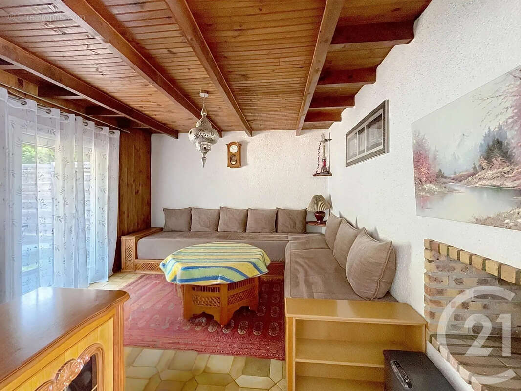 Maison 138 m² à Savigny-Le-Temple  - photo 6