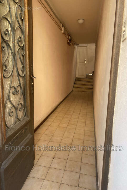 Maison 300 m² à Vallauris  - photo 2