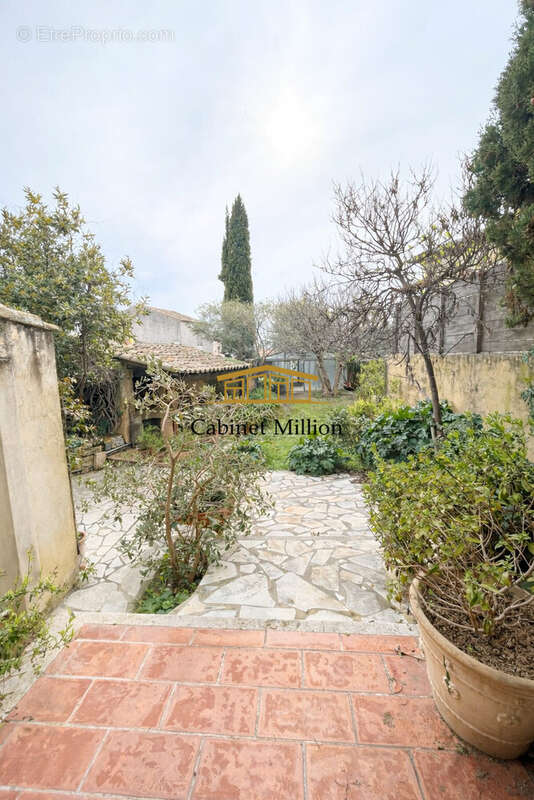 Maison à VIC-LA-GARDIOLE