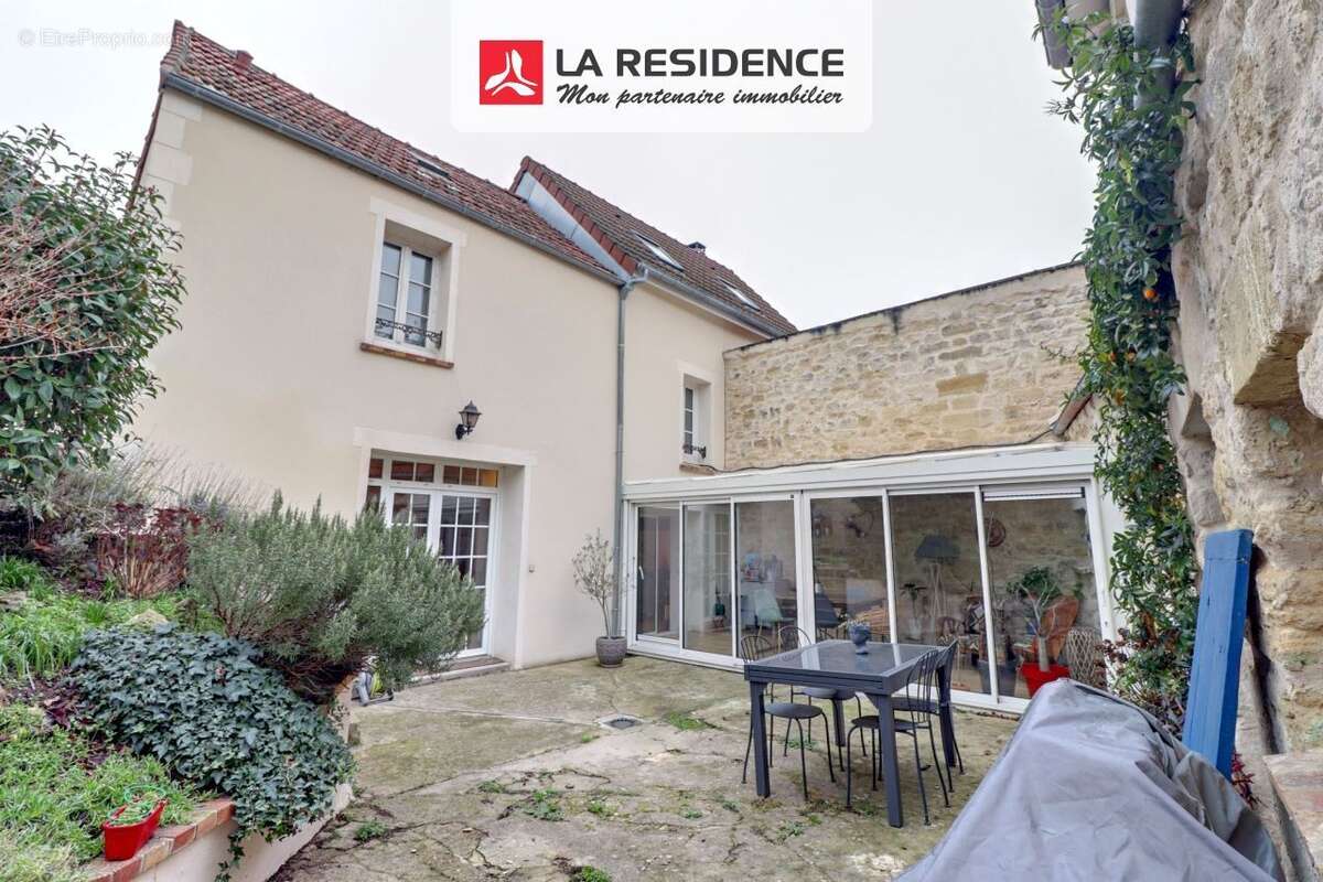 Maison à JOUY-LE-MOUTIER