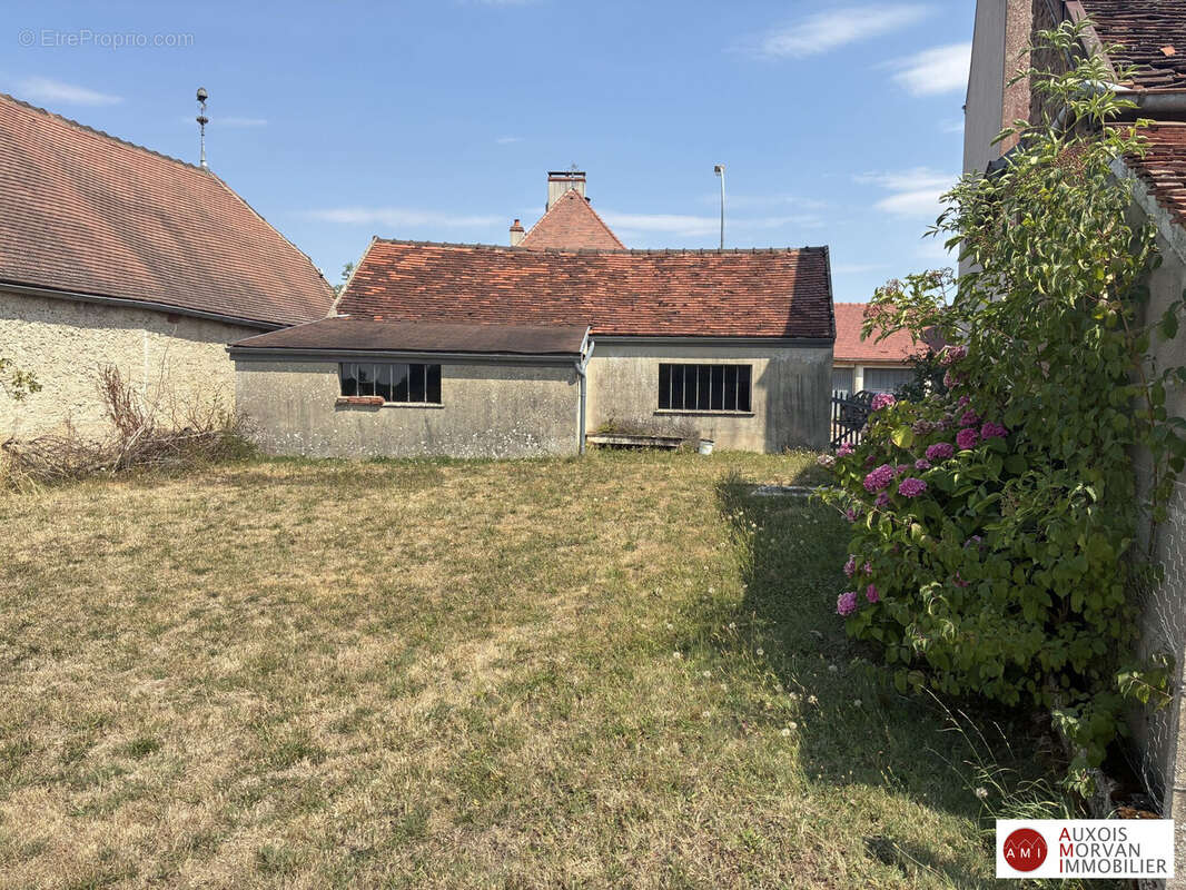 Terrain 1810 m² à Semur-En-Auxois  - photo 5