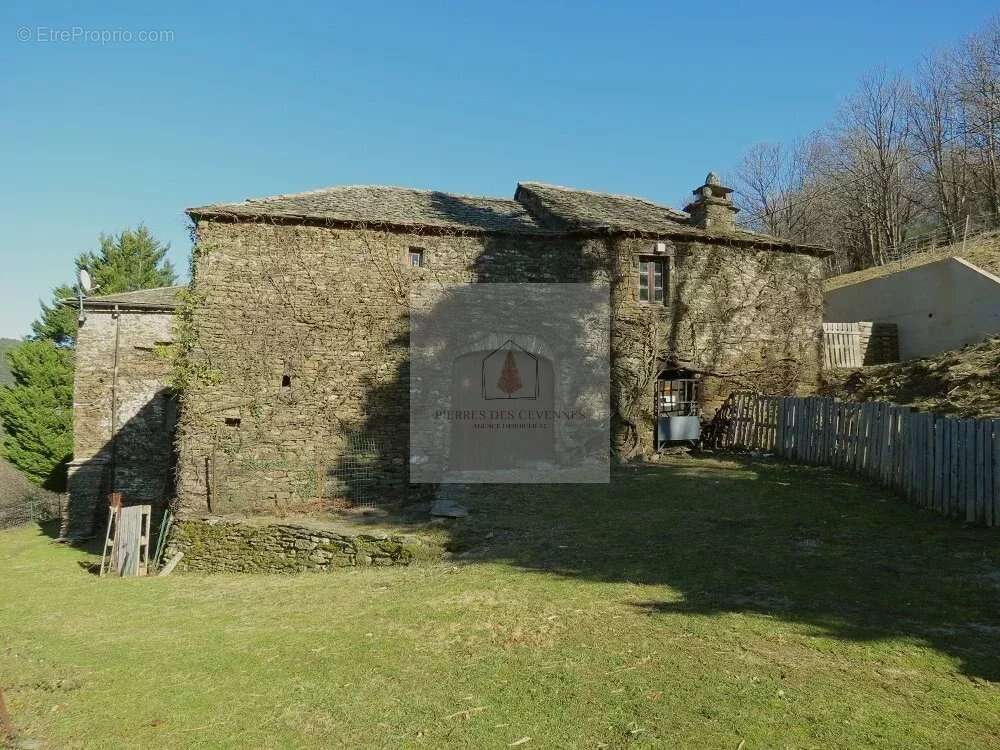 Maison à SAINT-GERMAIN-DE-CALBERTE