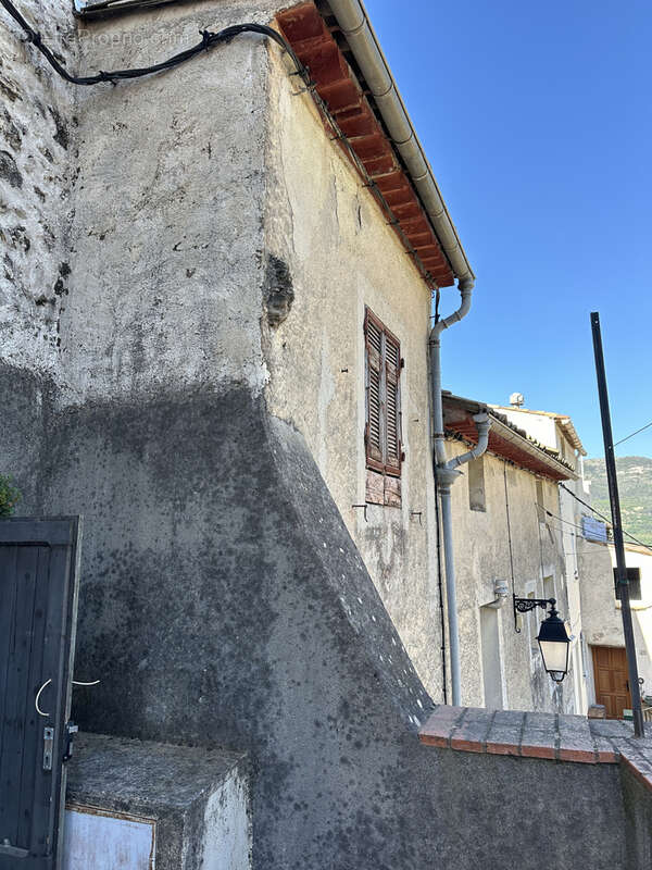 Maison à CASTAGNIERS