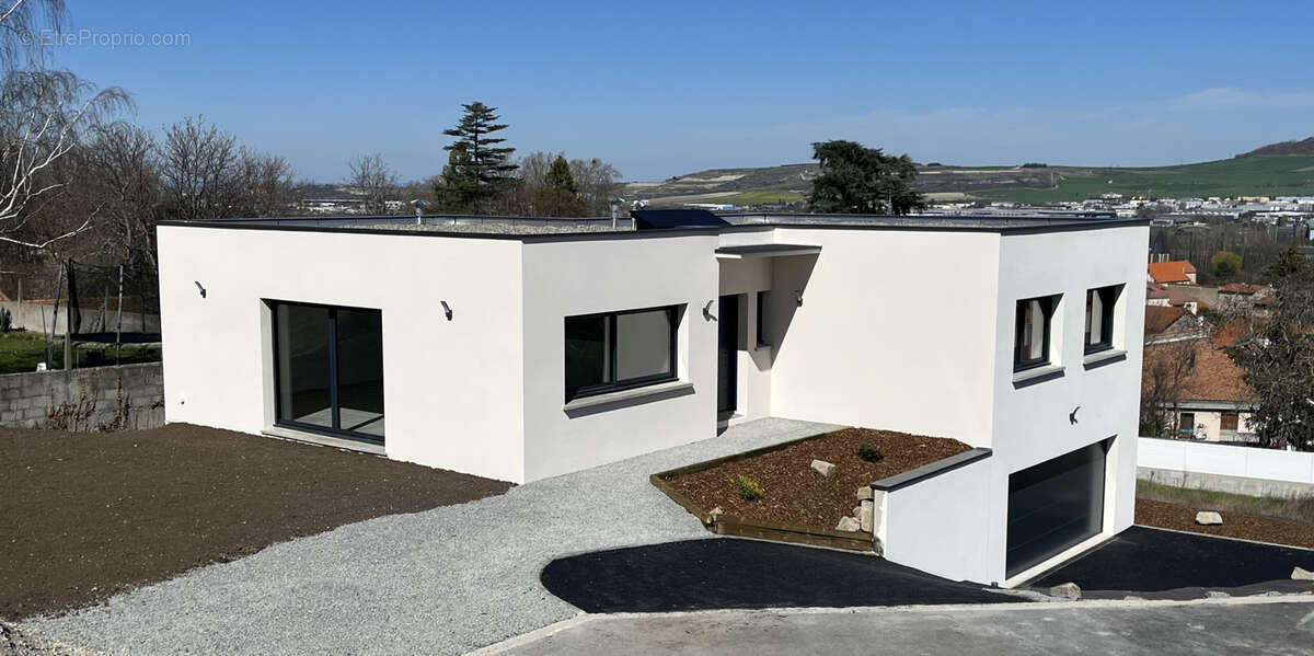 Maison à PERIGNAT-LES-SARLIEVE