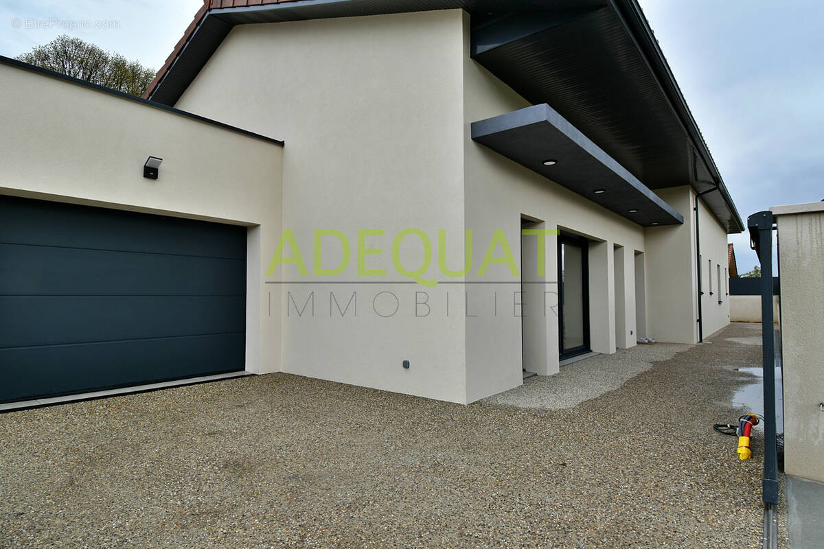 Maison à REVENTIN-VAUGRIS