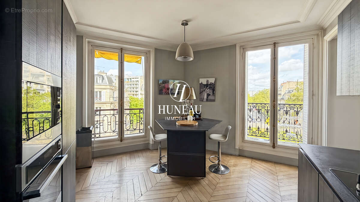 Appartement à PARIS-17E