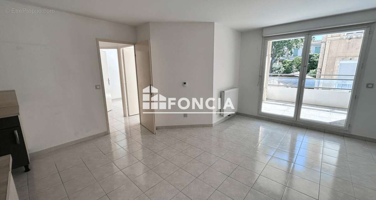 Appartement à MARSEILLE-4E