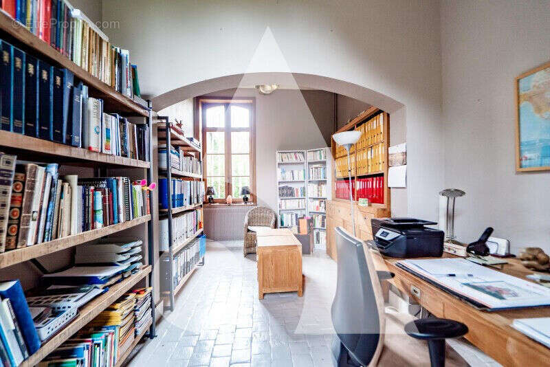 Maison à TAISNIERES-SUR-HON