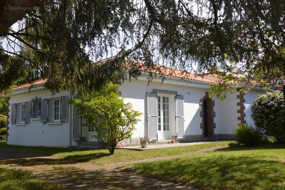 Maison à SAINT-GEORGES-DE-POINTINDOUX