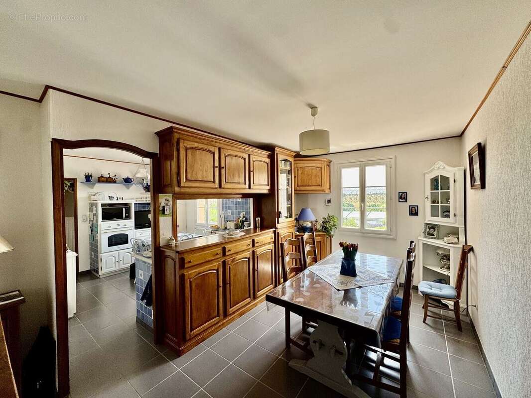 Maison à SAINTE-FOY-DE-PEYROLIERES