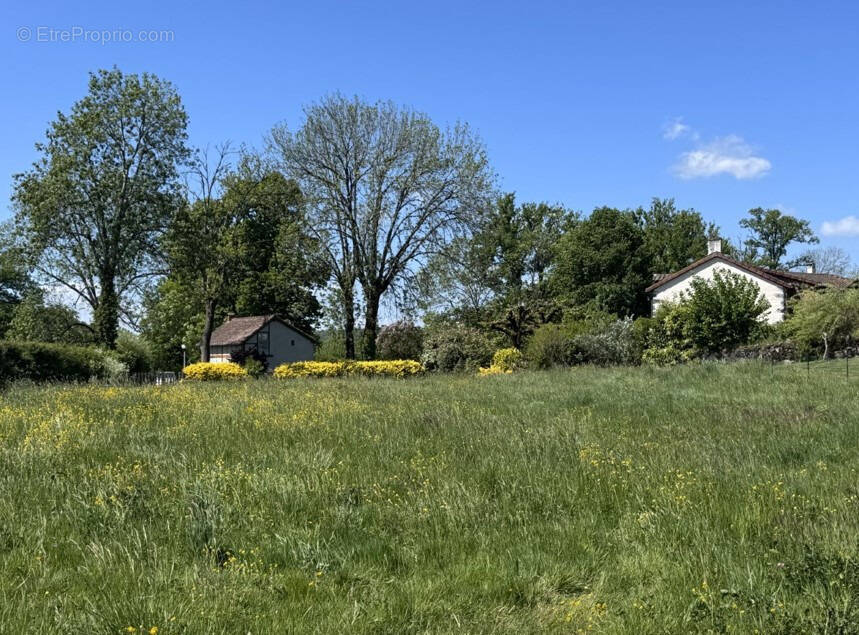 Terrain à JUSSAC