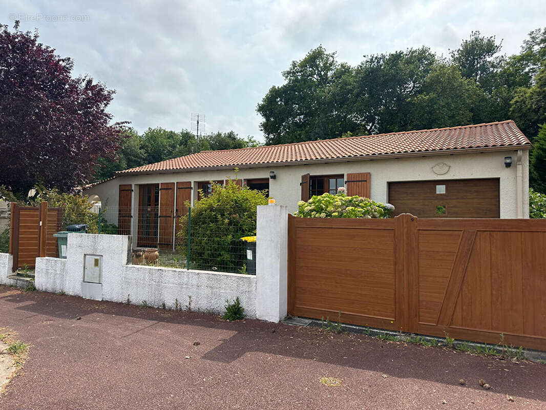 Maison à VAUX-SUR-MER