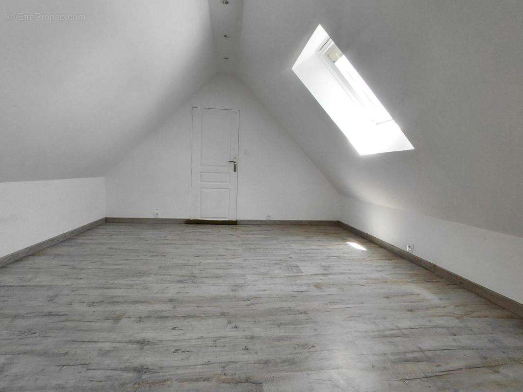 Maison de pierre 3/4 chambres avec dépendances rénovées - photo 7