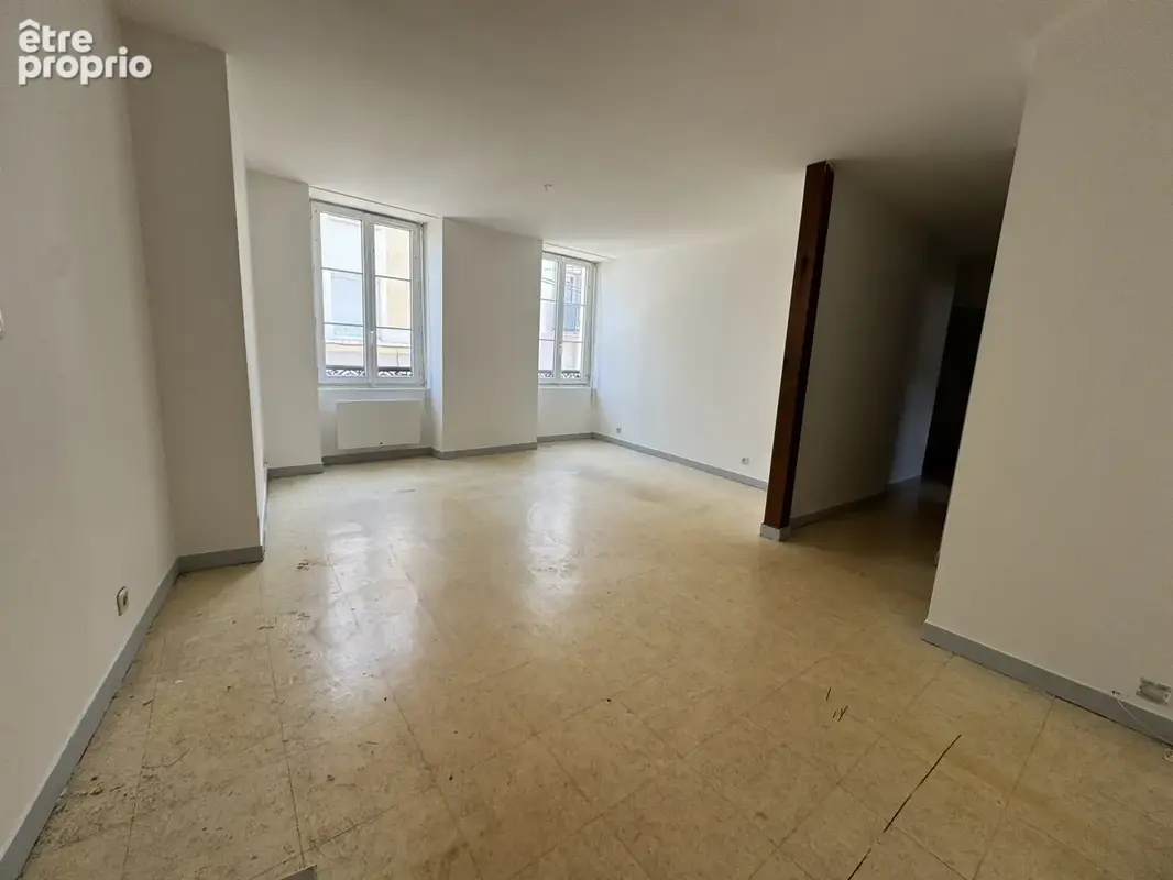 Ensemble immobilier de rapport en centre-ville de Vierzon   commerce loué et fort potentiel locatif - photo 3