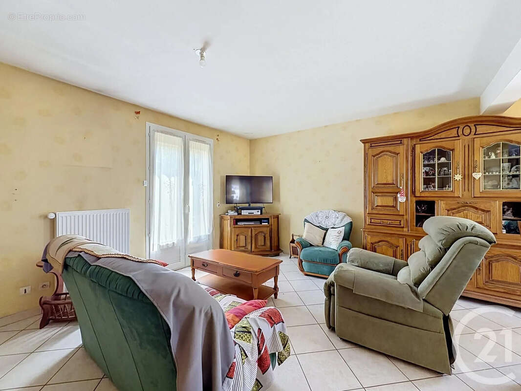 Maison 87 m² à Saint-Jean-De-La-Ruelle  - photo 4