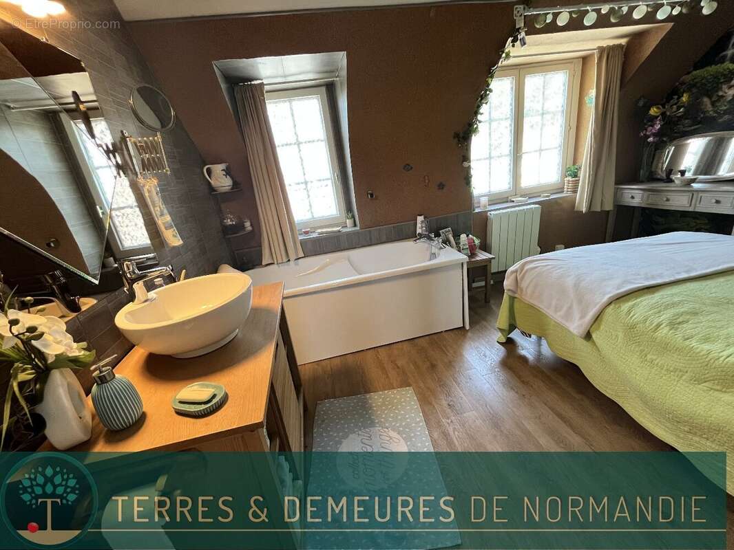 Maison à SAINT-PIERRE-SUR-DIVES