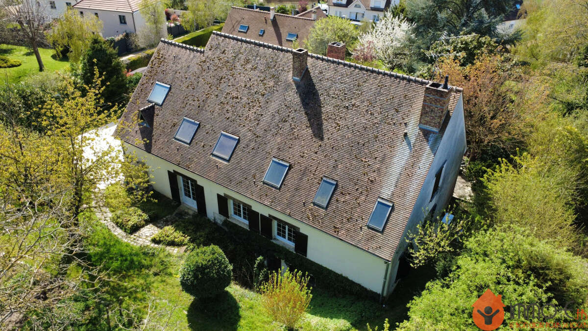 Maison 270 m² à Conde-Sainte-Libiaire  - photo 2