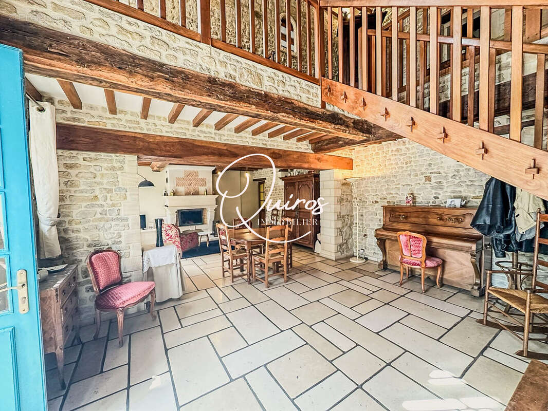 Maison 234 m² à Fontenay-Le-Pesnel  - photo 8