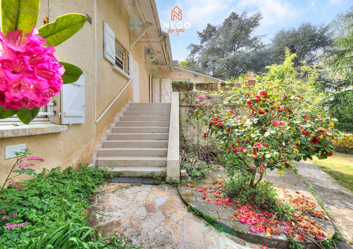 Maison à MONTREUIL-JUIGNE