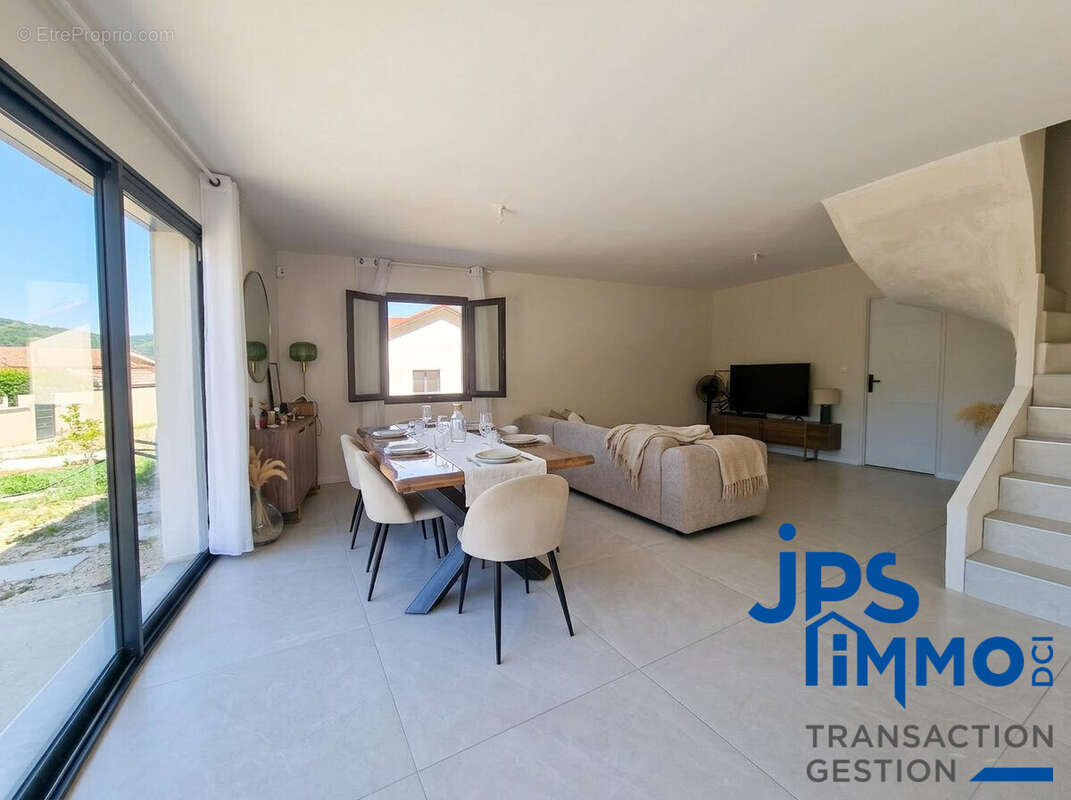 Maison 100 m² à La Riviere  - photo 7